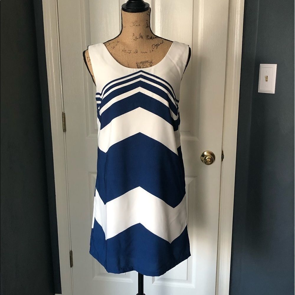 Gianni Bini Sleeveless sheath dress with Bow